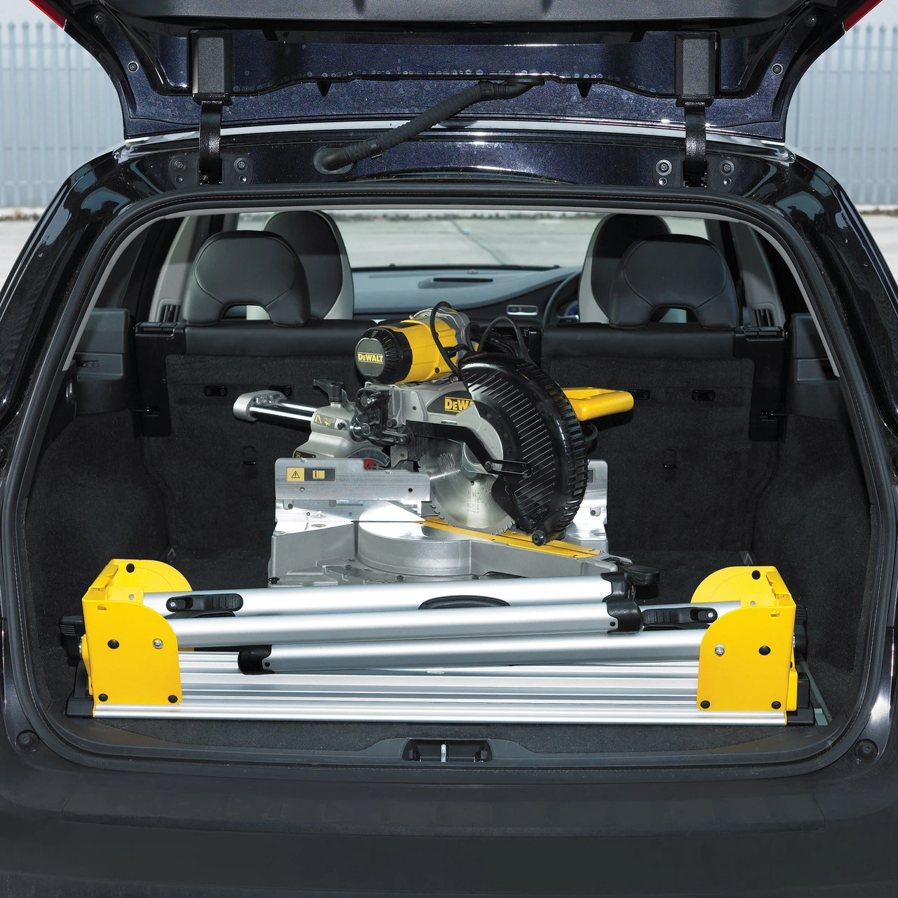 Dewalt DE7033 Heavy Duty Mitre Saw Stand 4 Dewalt DE7033 Heavy Duty Mitre Saw Stand - Image 2