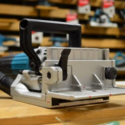 Makita PJ7000 Biscuit Jointer 700W (110V) -Optimal Tool Store 5b029bafc3a6660178c987dc 84097.1630935963