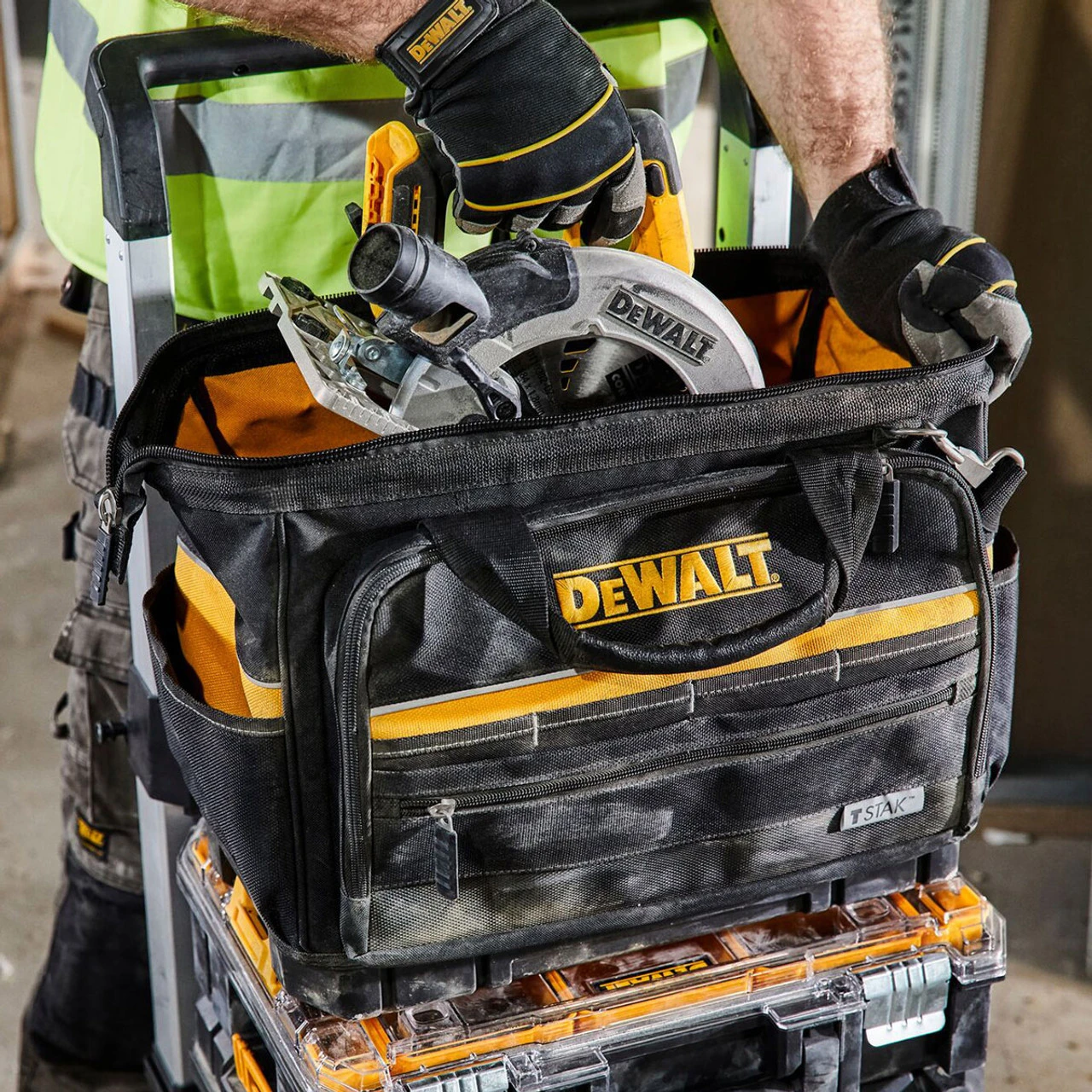 Dewalt DCB184 Battery, DCB115 Charger And DWST82991-1 Tool Bag 8 Dewalt DCB184 Battery, DCB115 Charger And DWST82991-1 Tool Bag - Image 6