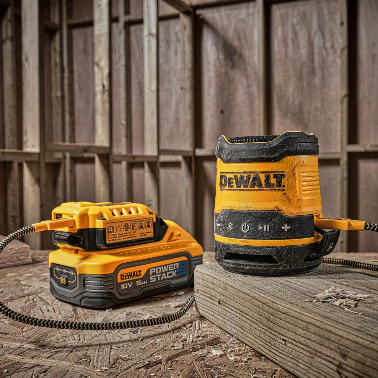Dewalt DCR009 Rechargeable USB-C Bluetooth Speaker 9 Dewalt DCR009 Rechargeable USB-C Bluetooth Speaker - Image 7