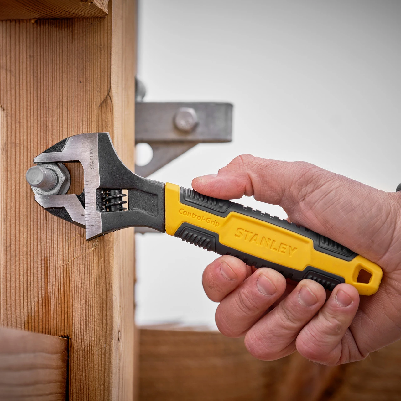 Stanley 0-90-949 MaxSteel Adjustable Wrench 250mm - 35mm Jaw Capacity 9 Stanley 0-90-949 MaxSteel Adjustable Wrench 250mm - 35mm Jaw Capacity - Image 8